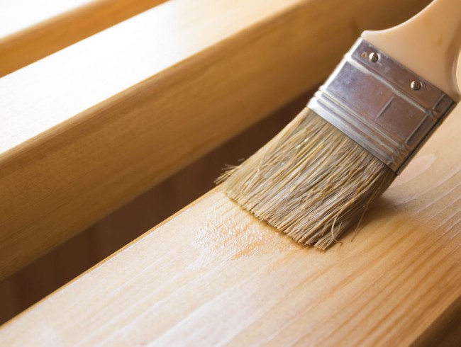 Holzanstriche © Shutterstock